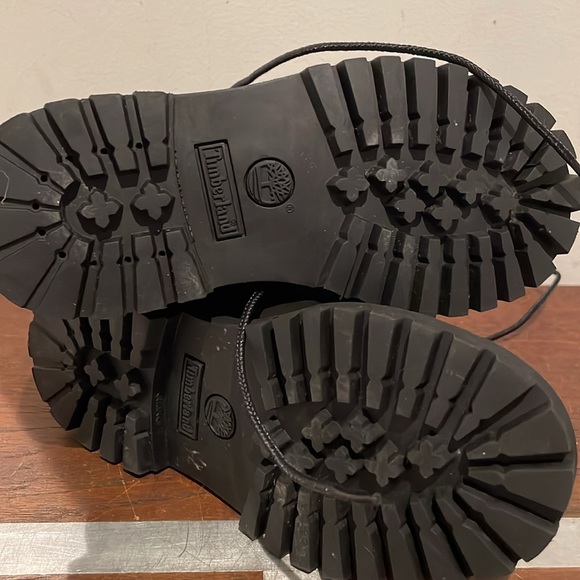 Boys Timberland Boots - Picture 3 of 4